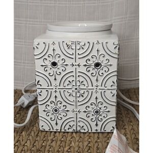 Scentsy Warmer Pressed Tin White Square Candles Cozy Ambiance Tested EUC